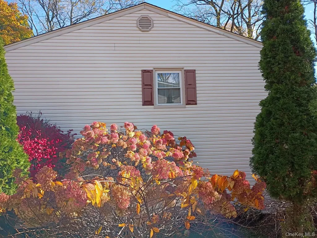 21 Carriage Lane Hillcrest NY 10977