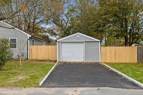 803 Meade Avenue Bellport NY 11713