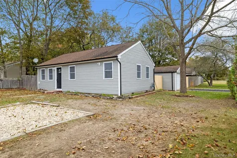 803 Meade Avenue Bellport NY 11713