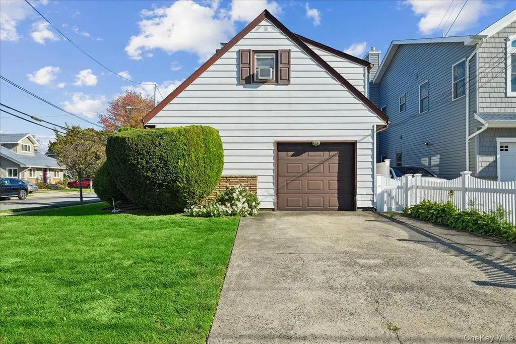 4 E. Carpenter Street Valley Stream NY 11580