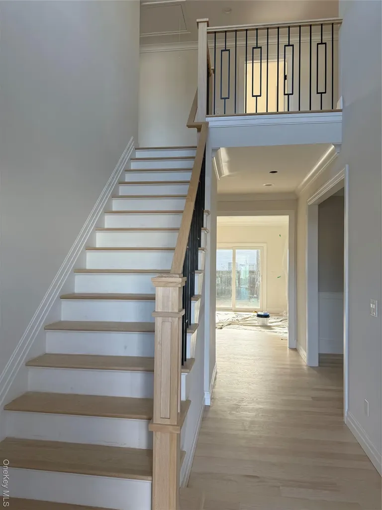 7 Greenway Circle Syosset NY 11791