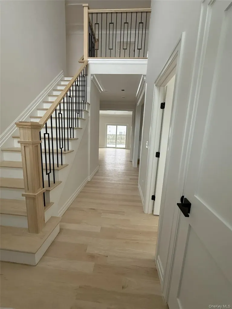 7 Greenway Circle Syosset NY 11791