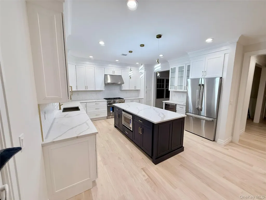 7 Greenway Circle Syosset NY 11791
