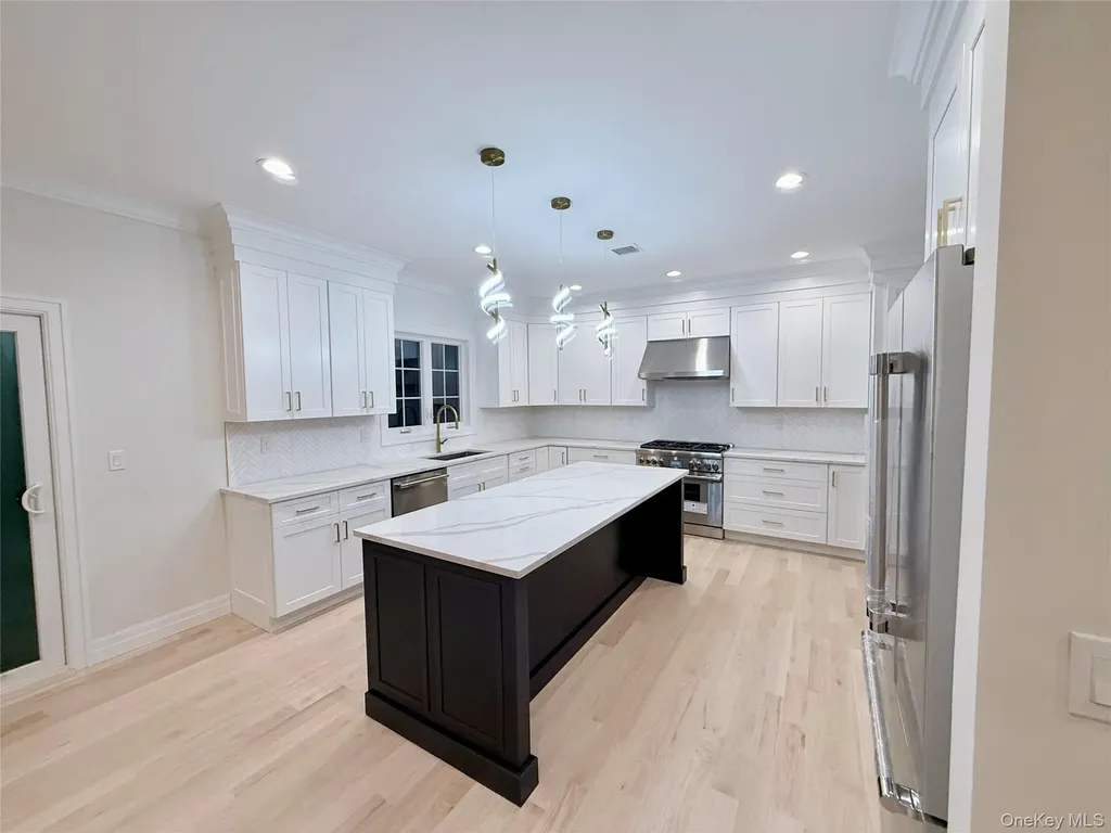 7 Greenway Circle Syosset NY 11791