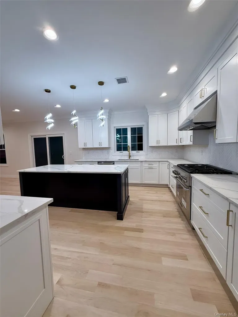 7 Greenway Circle Syosset NY 11791