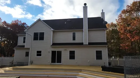 414 Railroad Avenue Manorville NY 11934