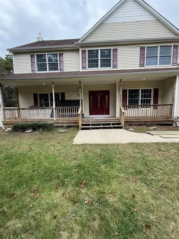 414 Railroad Avenue Manorville NY 11934