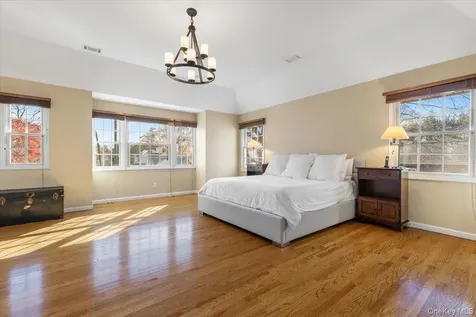 60 Haviland Lane White Plains NY 10605