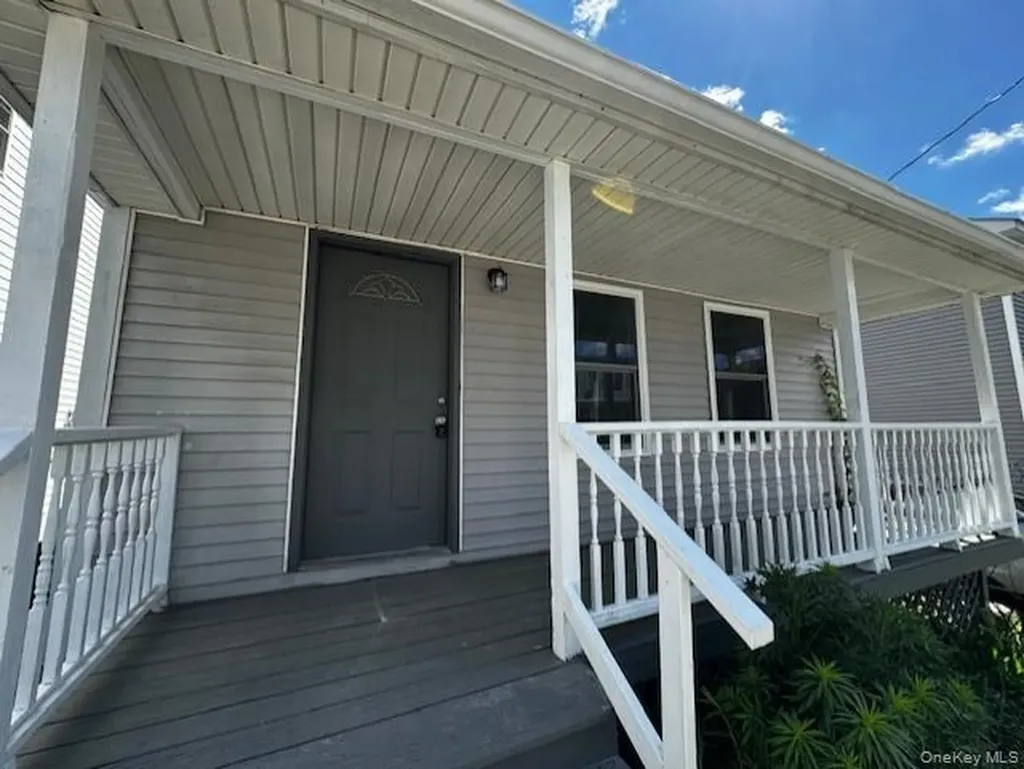 11 North Street Beacon NY 12508