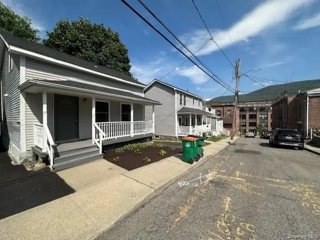 11 North Street Beacon NY 12508