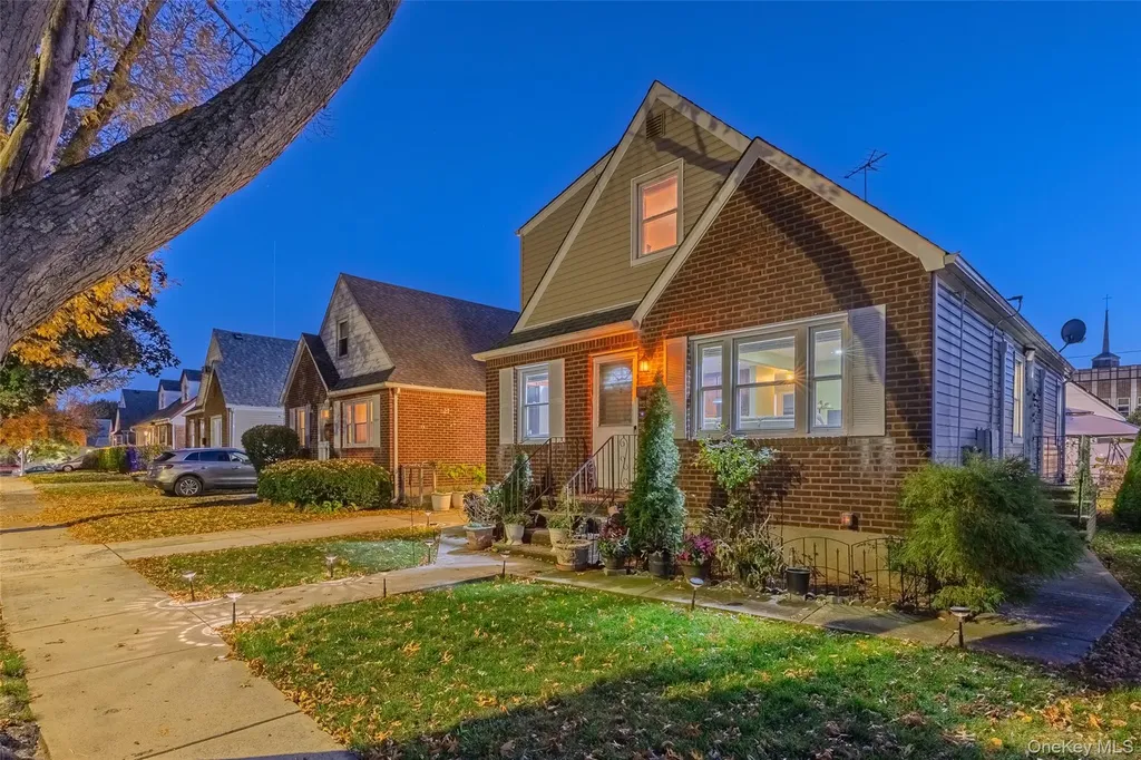 24612 86th Road Bellerose NY 11426