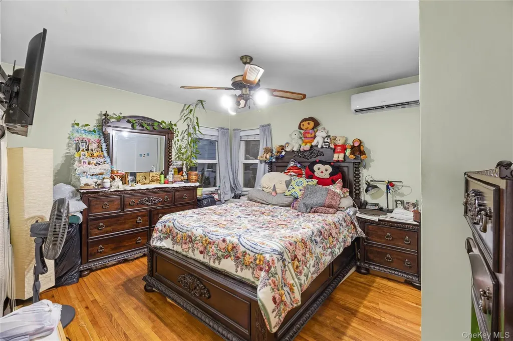 24612 86th Road Bellerose NY 11426
