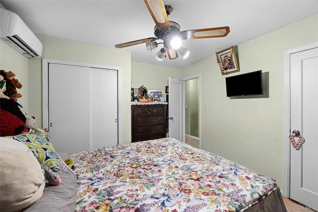 24612 86th Road Bellerose NY 11426