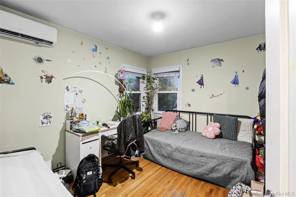 24612 86th Road Bellerose NY 11426