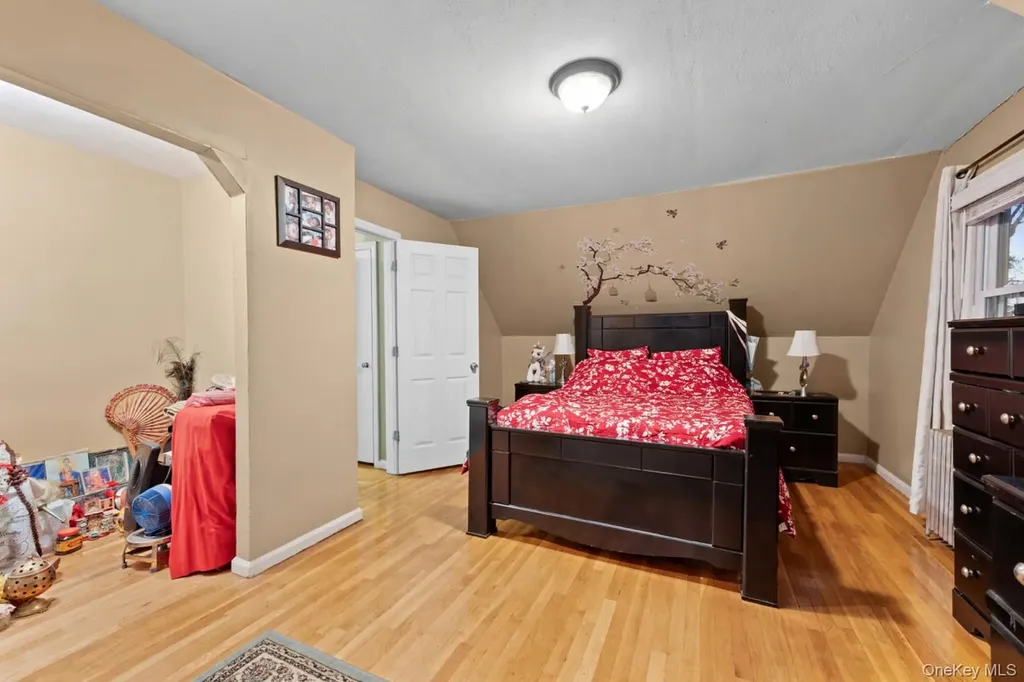 24612 86th Road Bellerose NY 11426
