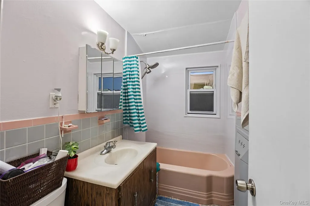 24612 86th Road Bellerose NY 11426