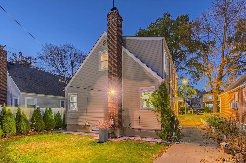 24612 86th Road Bellerose NY 11426