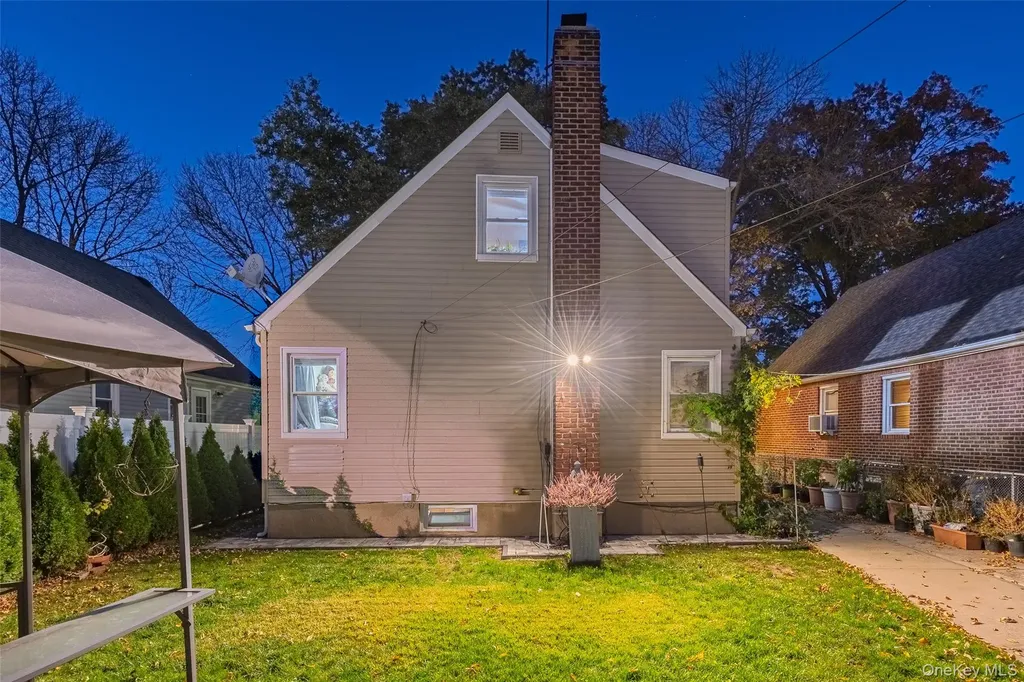 24612 86th Road Bellerose NY 11426