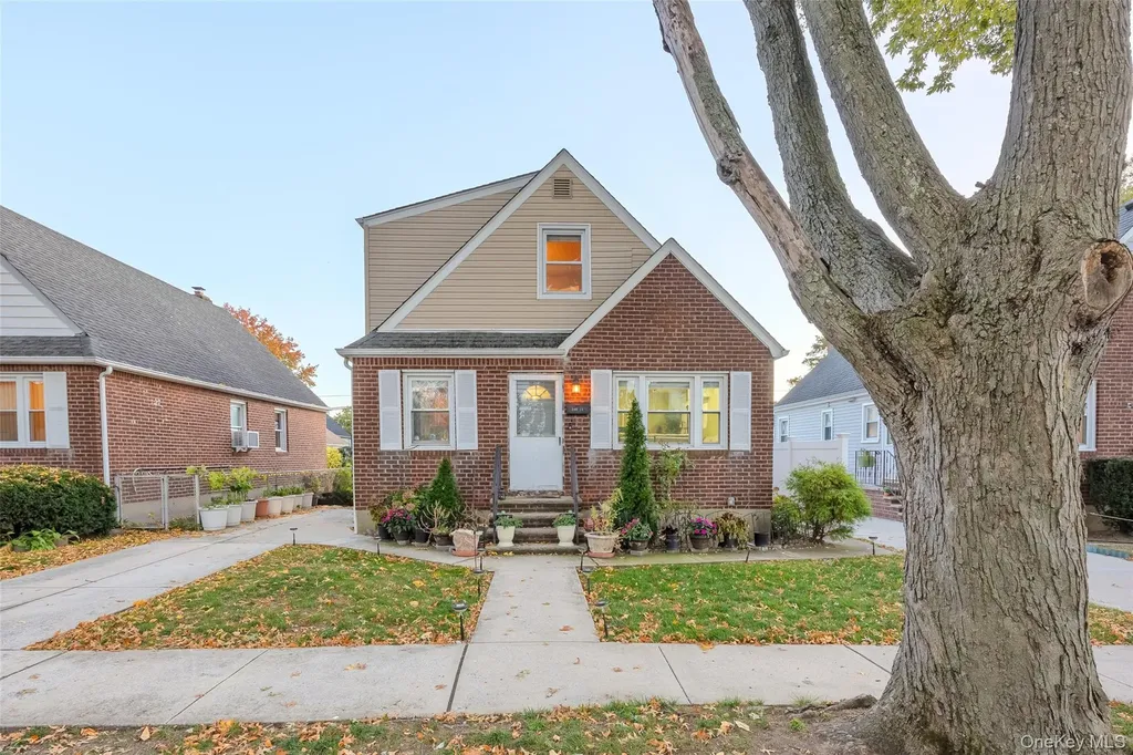 24612 86th Road Bellerose NY 11426