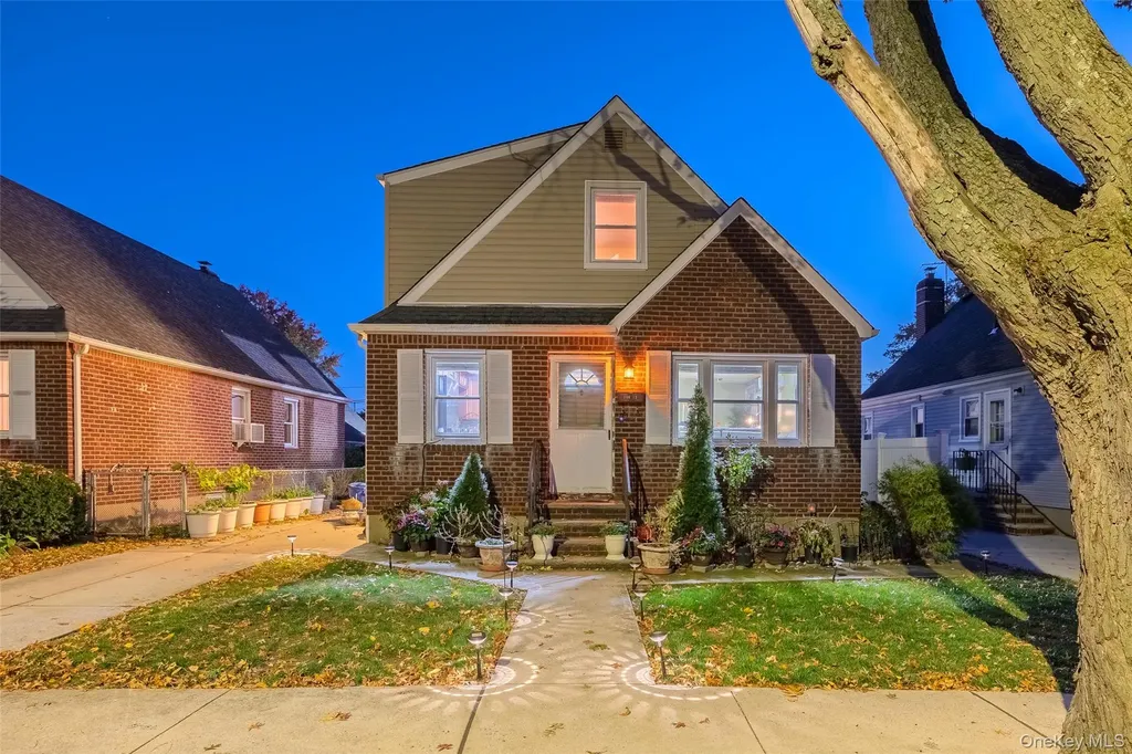 24612 86th Road Bellerose NY 11426