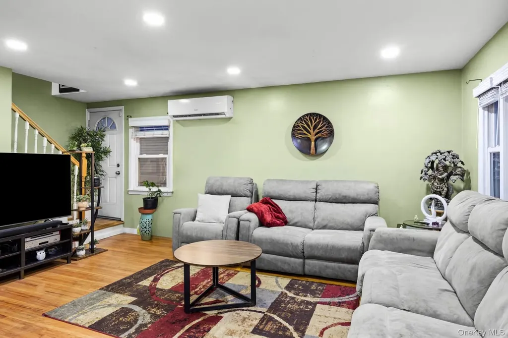 24612 86th Road Bellerose NY 11426