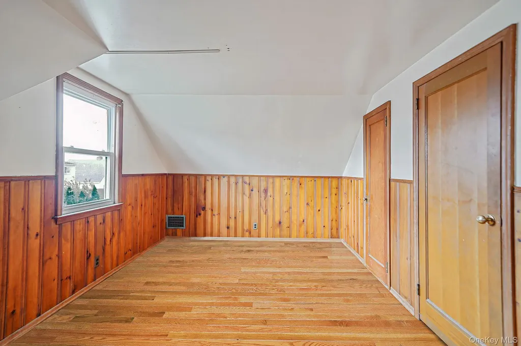 15 Berkshire Road Merrick NY 11566