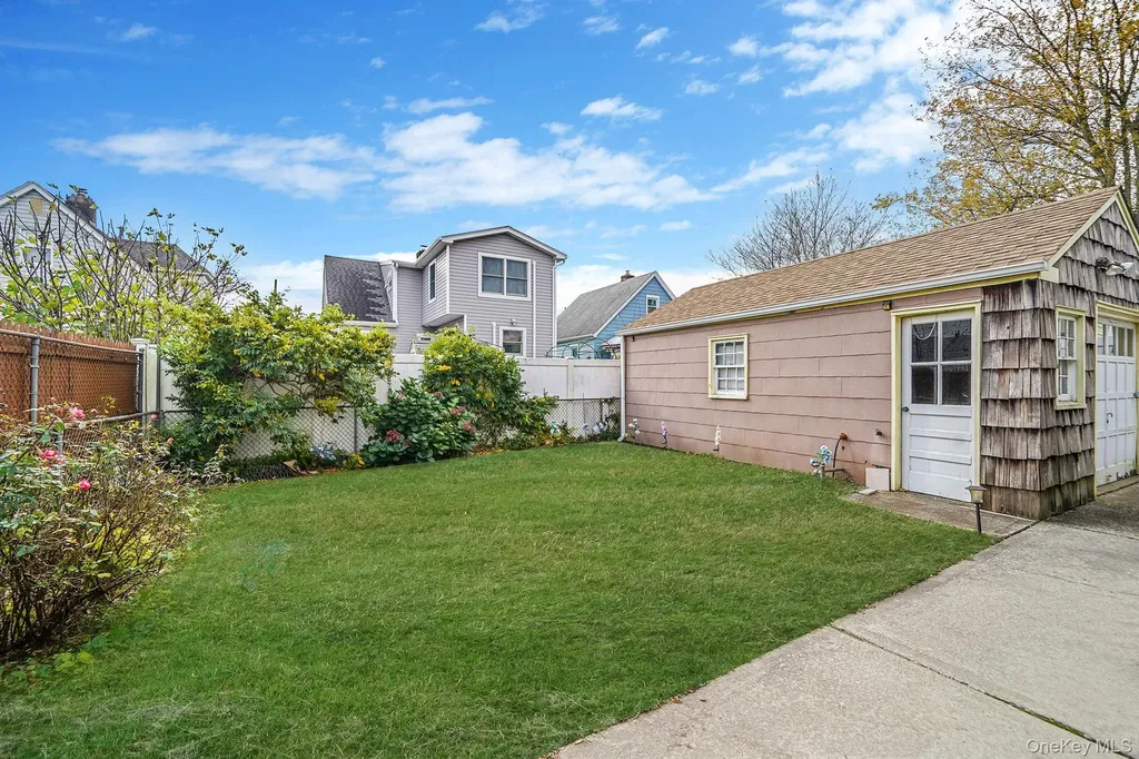15 Berkshire Road Merrick NY 11566