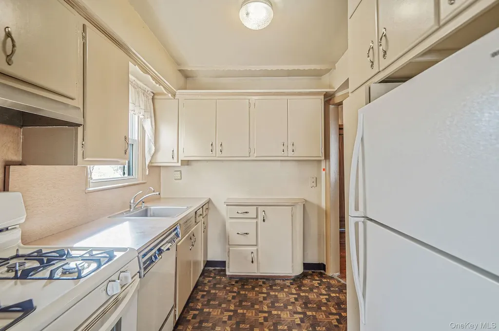 15 Berkshire Road Merrick NY 11566