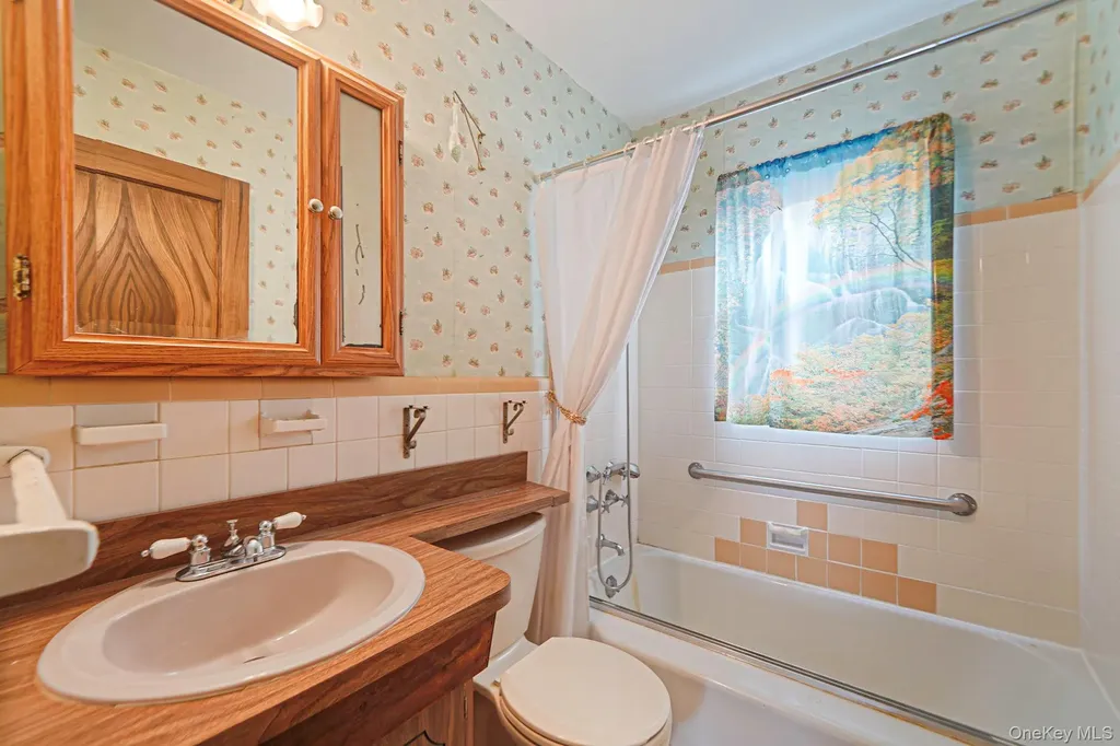 15 Berkshire Road Merrick NY 11566