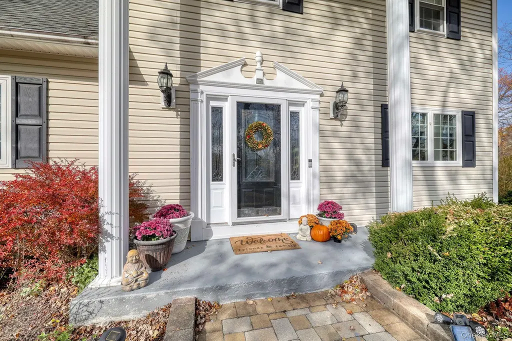 19 The Drive Westtown NY 10998