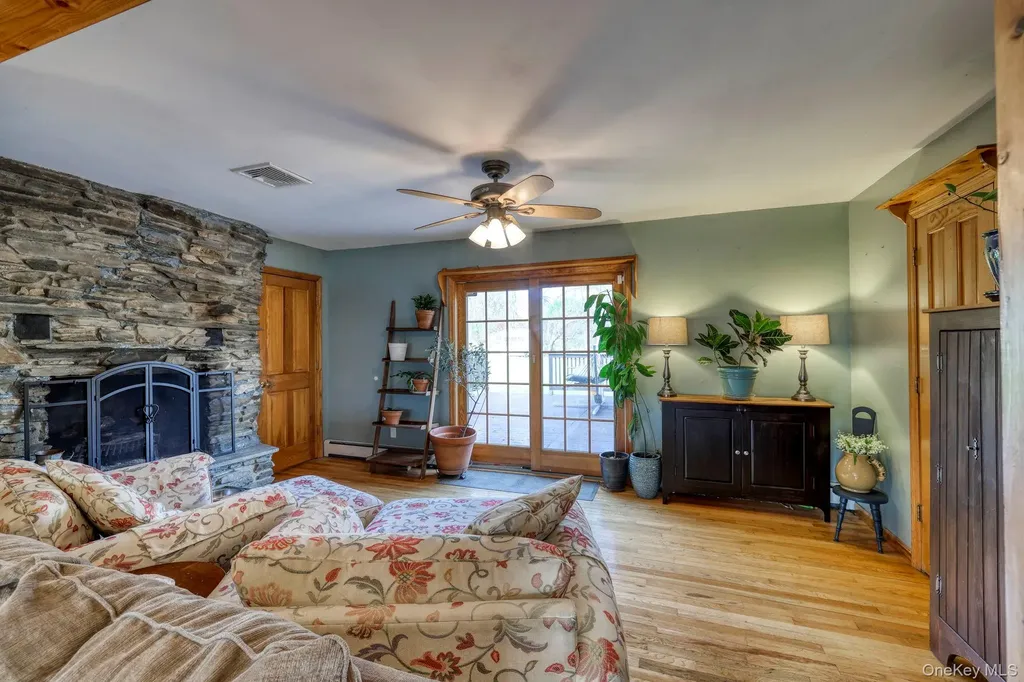19 The Drive Westtown NY 10998