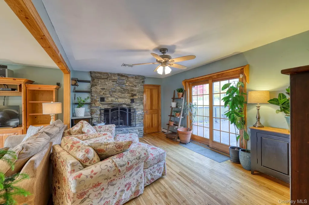 19 The Drive Westtown NY 10998