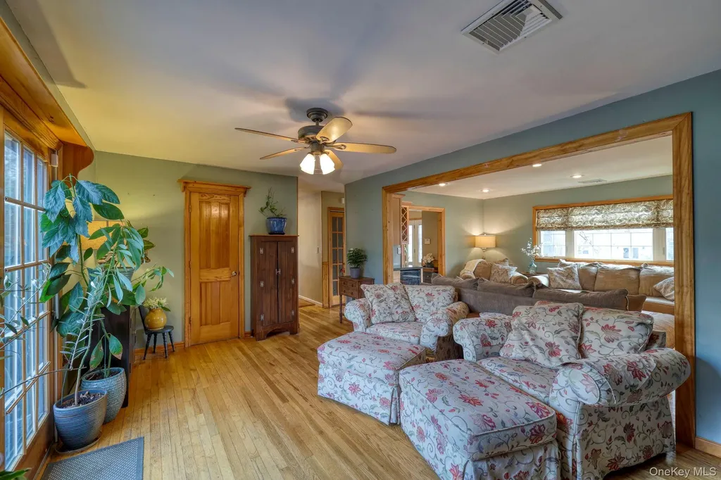 19 The Drive Westtown NY 10998
