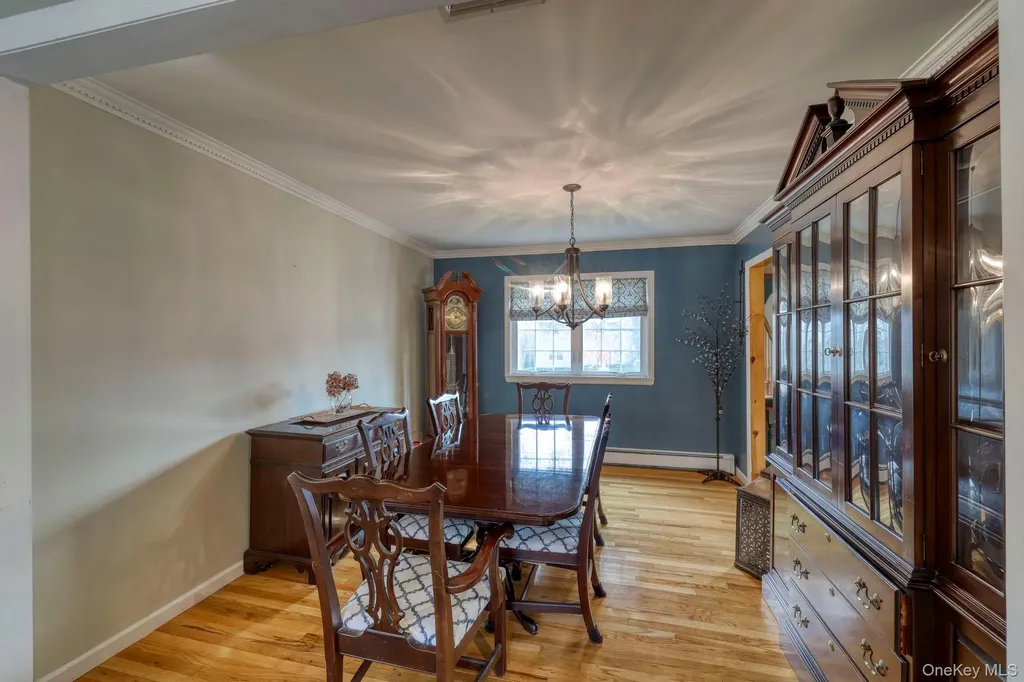 19 The Drive Westtown NY 10998