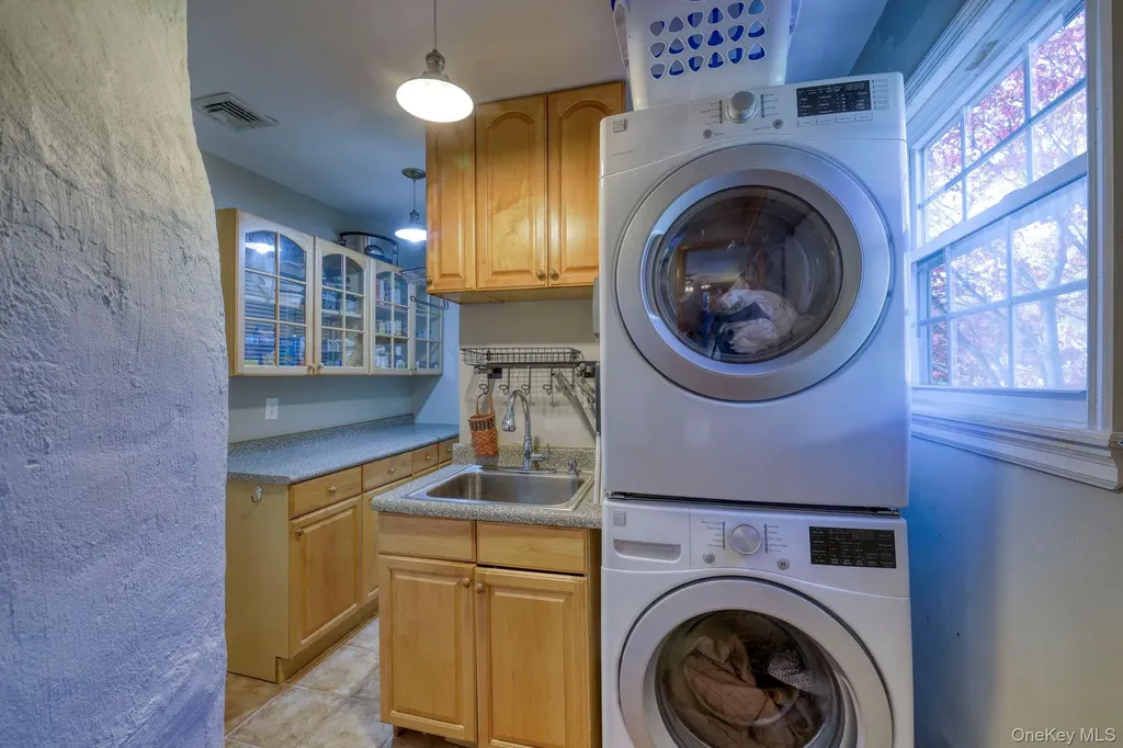 19 The Drive Westtown NY 10998