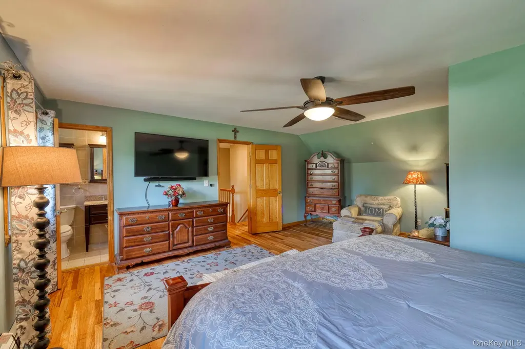 19 The Drive Westtown NY 10998