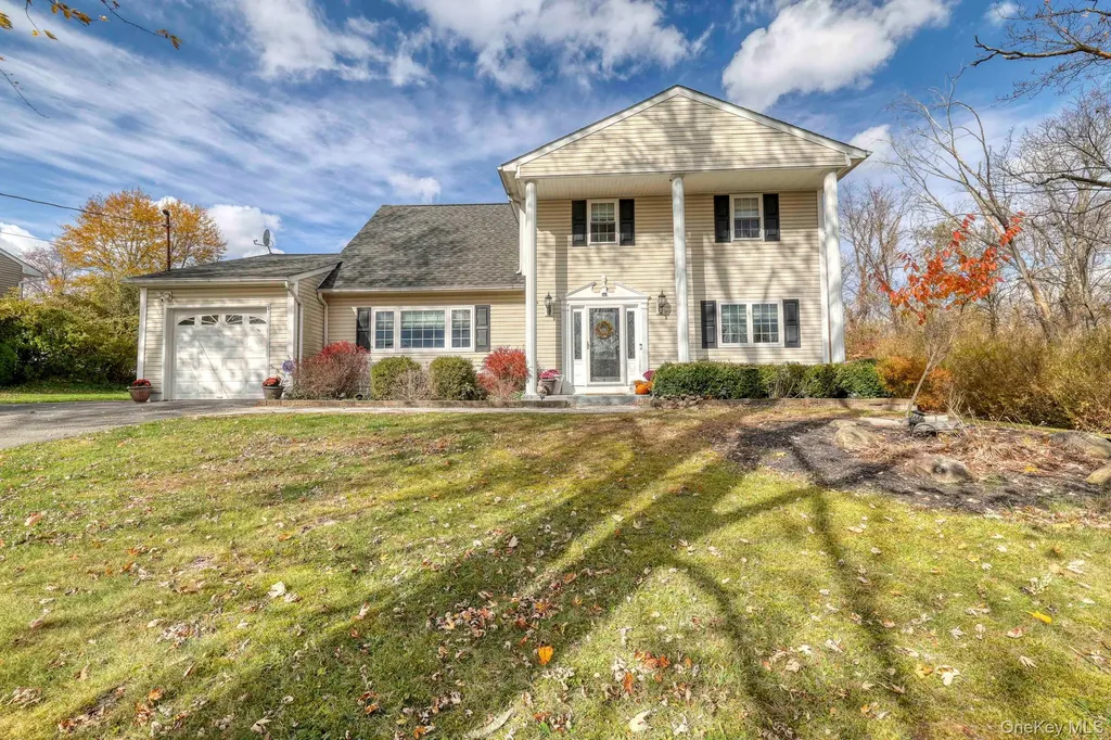 19 The Drive Westtown NY 10998