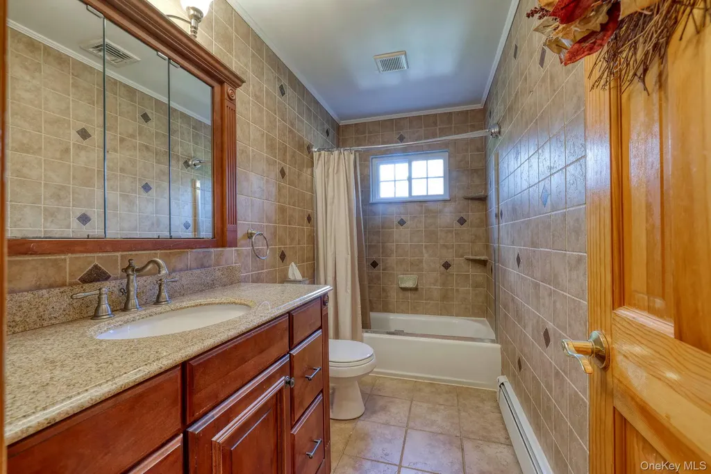 19 The Drive Westtown NY 10998