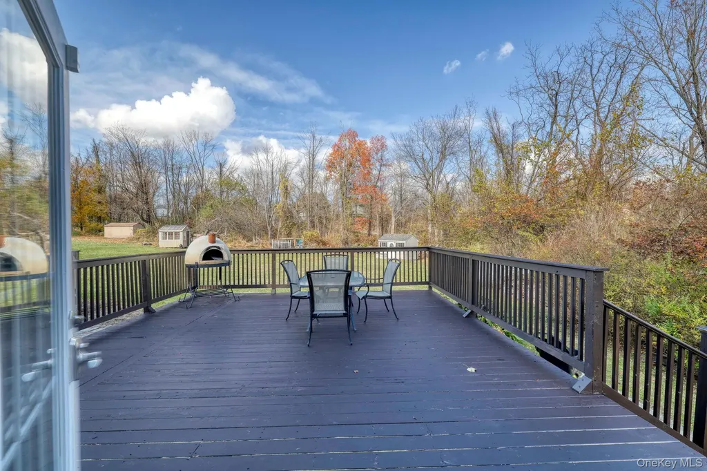 19 The Drive Westtown NY 10998