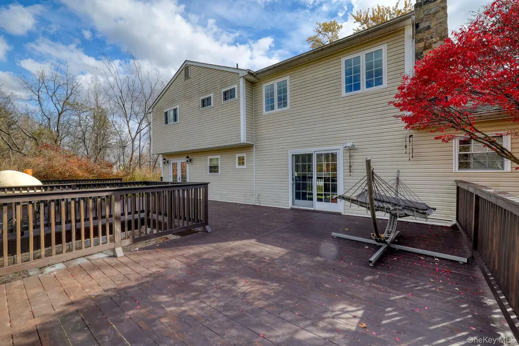 19 The Drive Westtown NY 10998