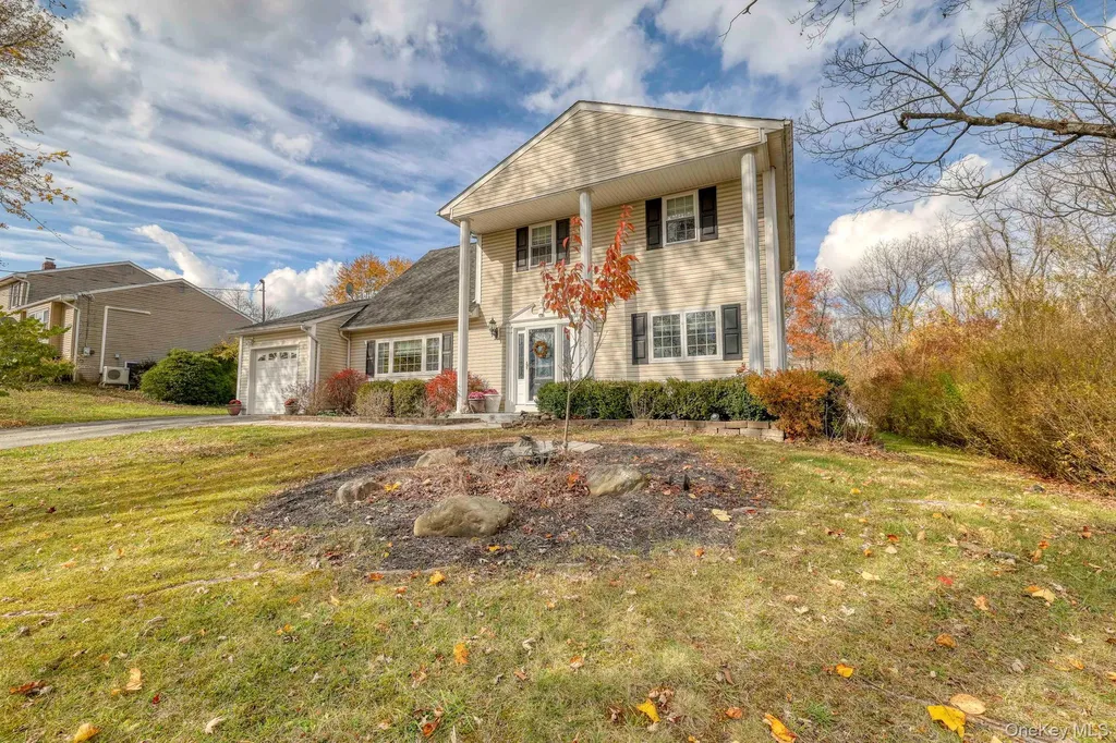 19 The Drive Westtown NY 10998