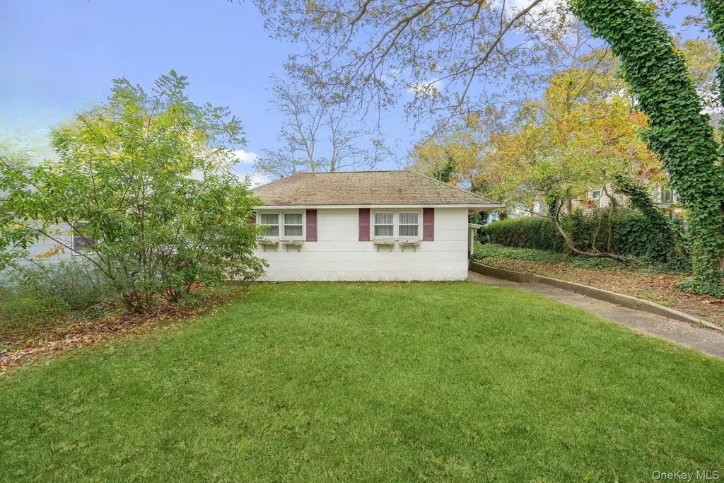 113 Overlook Drive Mastic NY 11950