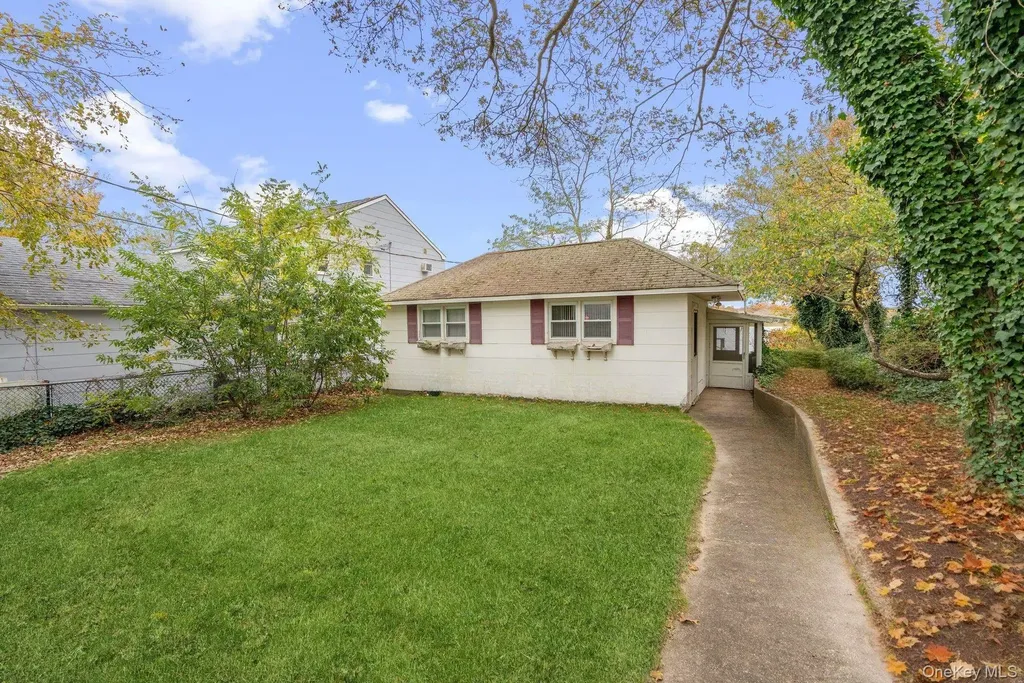 113 Overlook Drive Mastic NY 11950