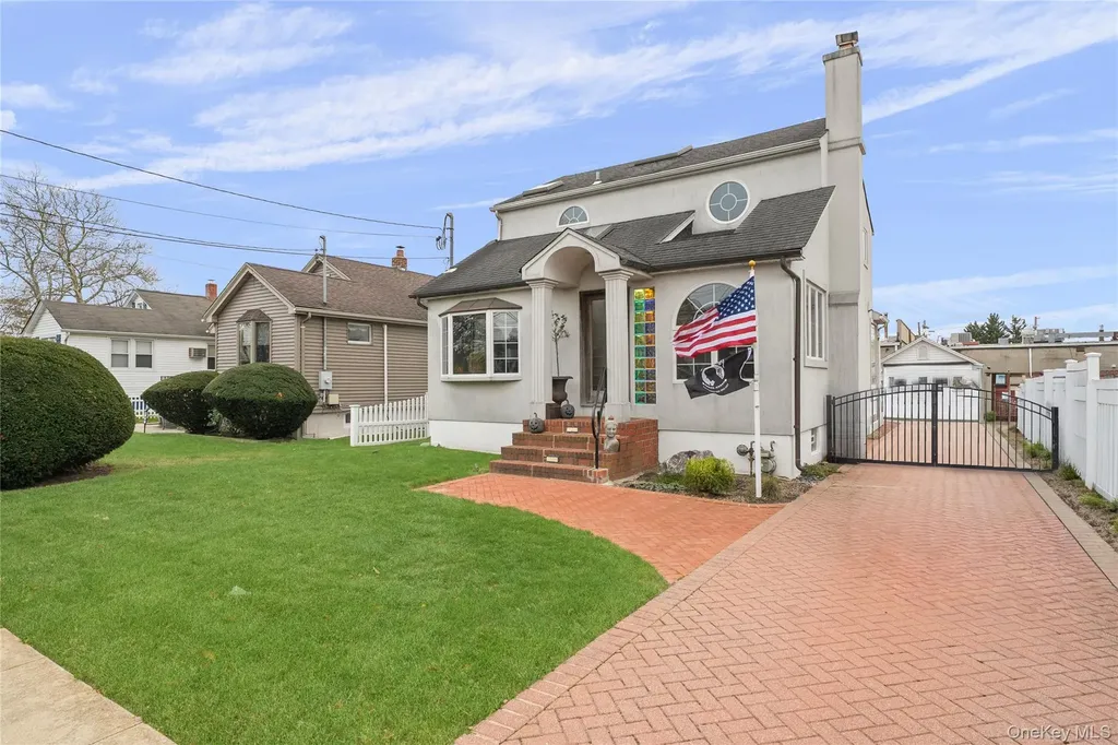 107 1st Place Bellmore NY 11710
