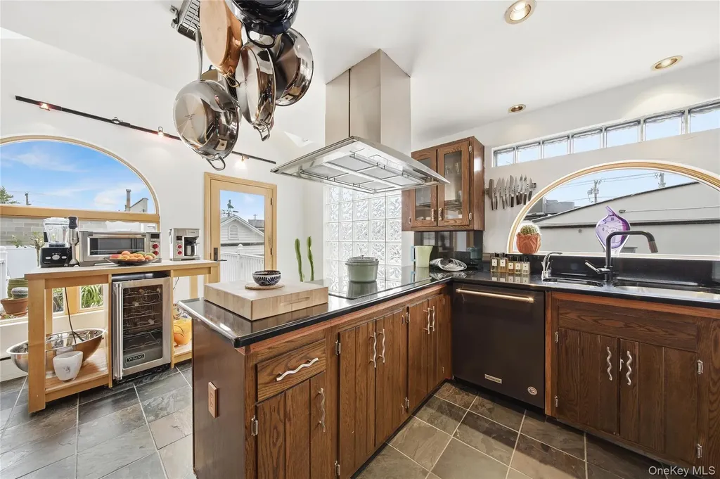 107 1st Place Bellmore NY 11710