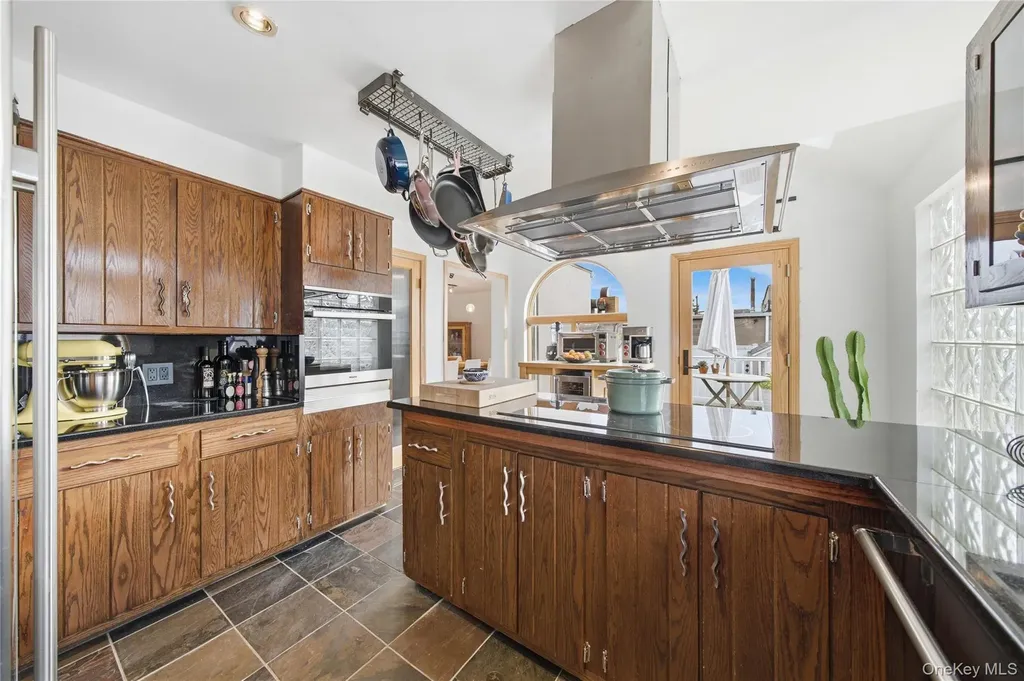 107 1st Place Bellmore NY 11710