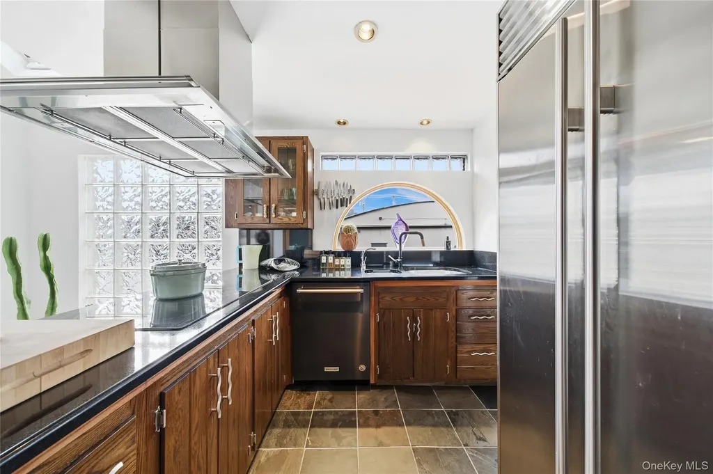 107 1st Place Bellmore NY 11710