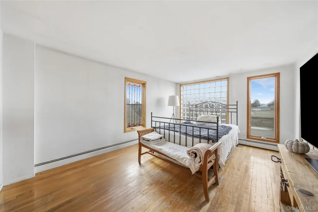 107 1st Place Bellmore NY 11710