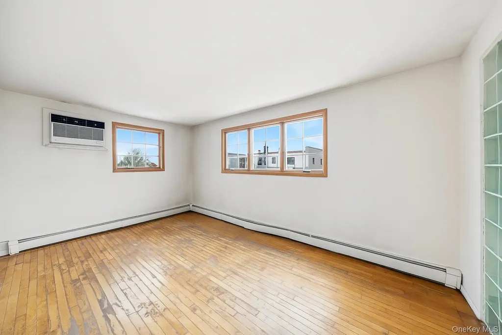 107 1st Place Bellmore NY 11710