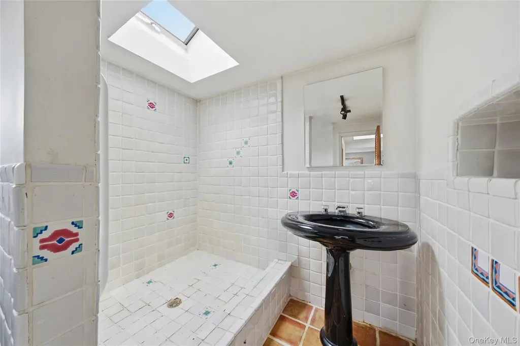 107 1st Place Bellmore NY 11710